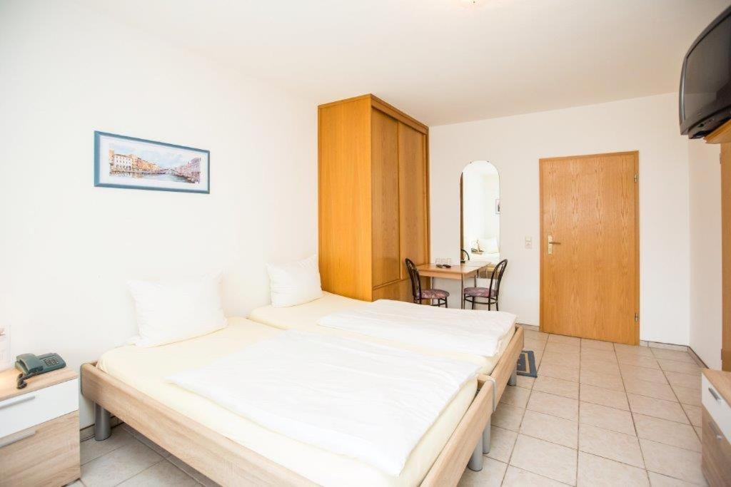 Hotel Pizzeria Venezia Sohren Zewnętrze zdjęcie